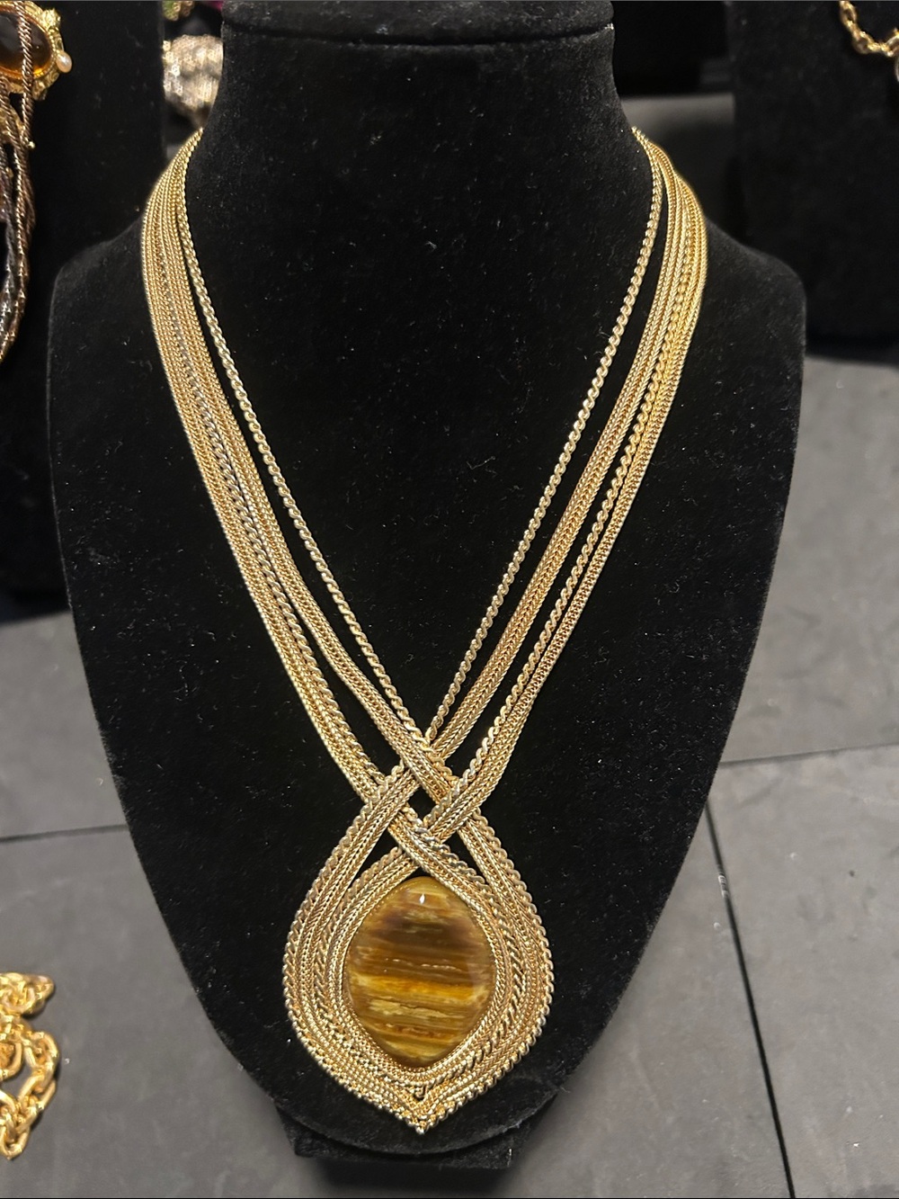 RARE HARD TO FIND VINTAGE GROSSE FOR DIOR W TIGERS EYE IN THE PENDENT🔥🔥🔥🔥